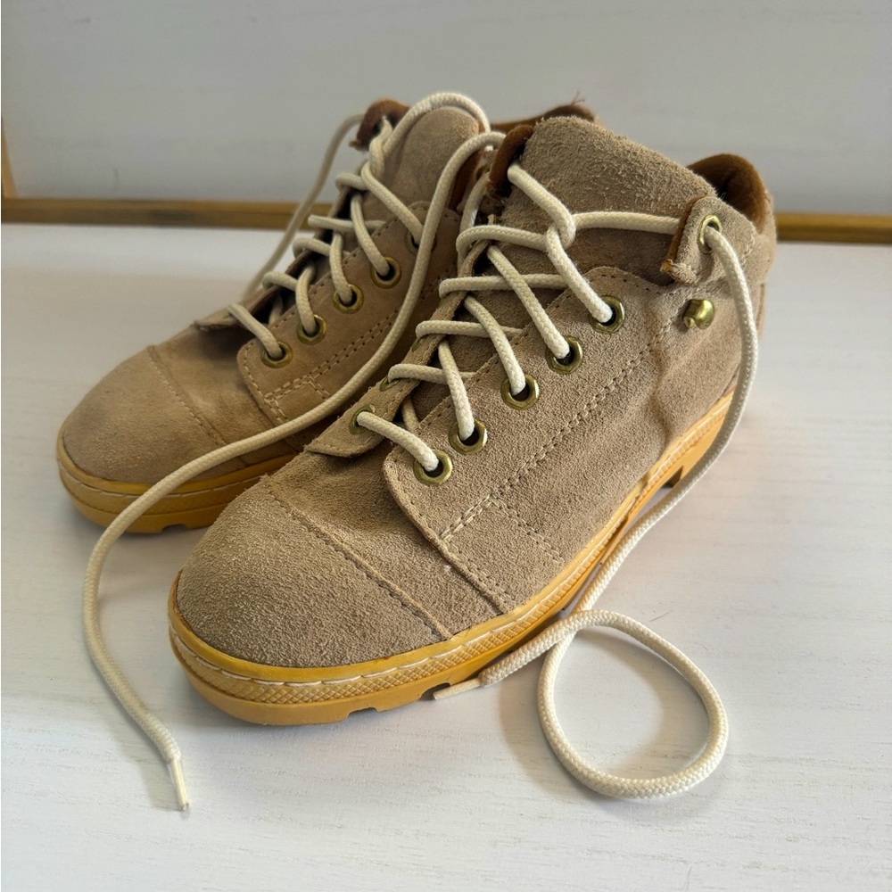 Passports Boots Tan Suede 8.5